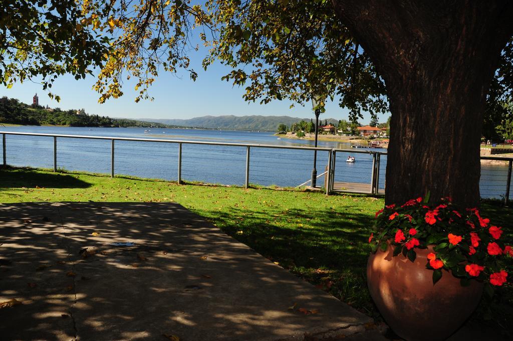 Hostal De La Costa Villa Carlos Paz Buitenkant foto