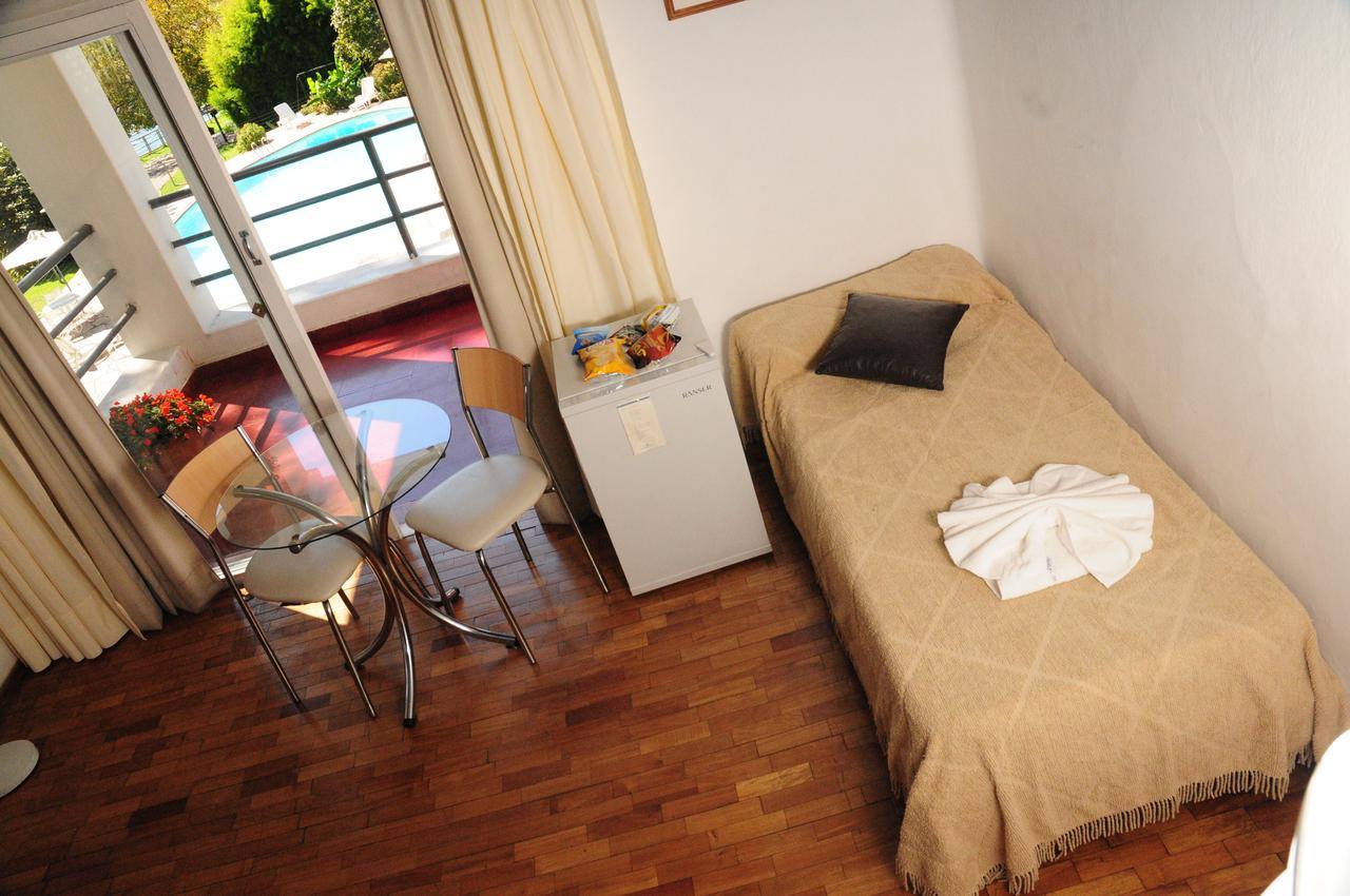 Hostal De La Costa Villa Carlos Paz Buitenkant foto
